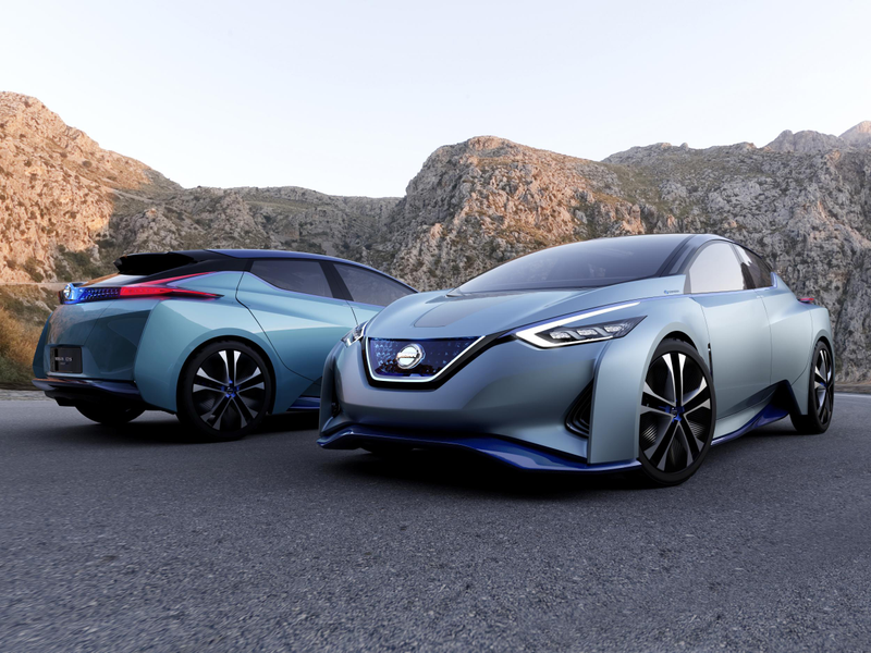 Illustration for article titled The Nissan IDS Concept Has A Smiling iPad Screen That Transforms Into Your Steering Wheel
